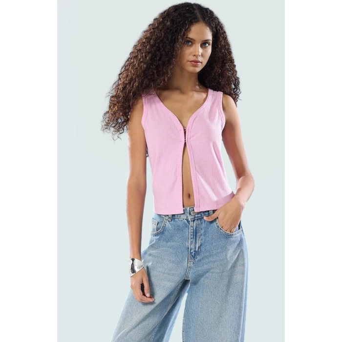 Rahat ve Şık Crop Bluz V Yaka Fitted Kalıp Poliviskon Kaşkorse Kumaş Görünüm