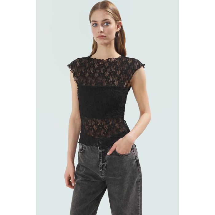 Rahat ve Şık Dantelli Örme Bluz Yaz Günleri İçin İdeal Seçim Modern Stil Özel Tasarım
