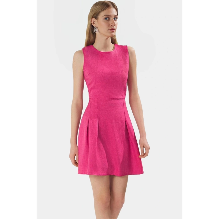 Rahat ve Şık Mini Elbise Nefes Alan Polyester Kumaş A Line Kalıp Seçkin Malzeme