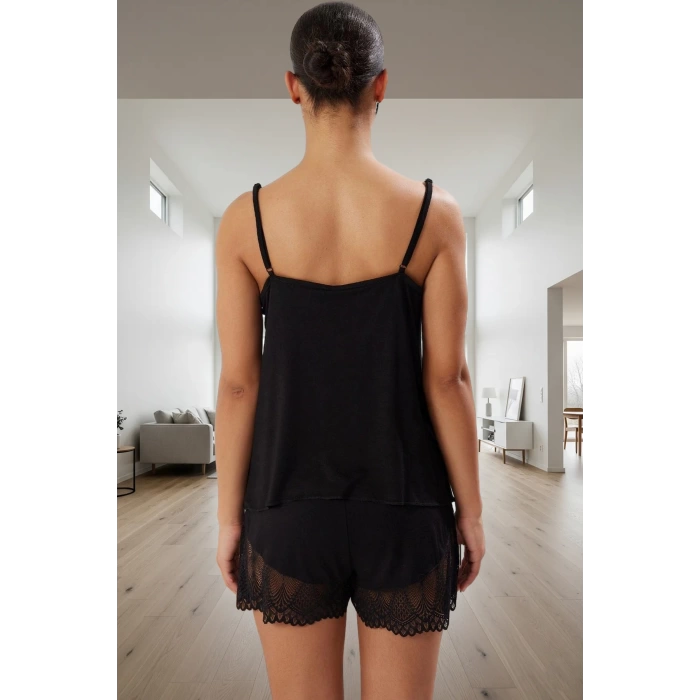 Rahat ve Şık Pijama Takımı Viskoz Kumaş Dantel Detay İnce Askılı Günlük Kullanım İçin