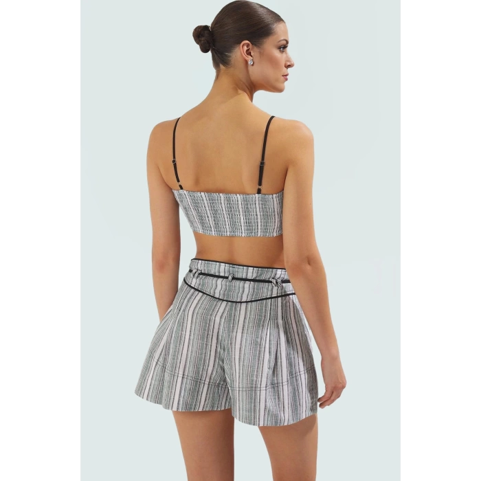 Rahat ve Şık Yazlık Plaj Takımı Pamuklu Bluz Şort Görünüm Modern Stil Kaliteli İşçilik