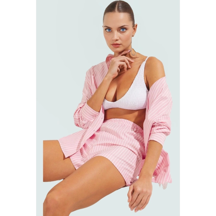 Rahat ve Şık Yazlık Şort Takım Elbise Çok Çizgili Dokuma Kumaş Trend Tasarım Modern Stil