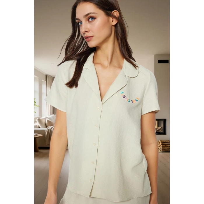 Rahat Yazlık Pijama Takımı Polyester Kumaştan Nakışlı Detaylı Premium Kalite
