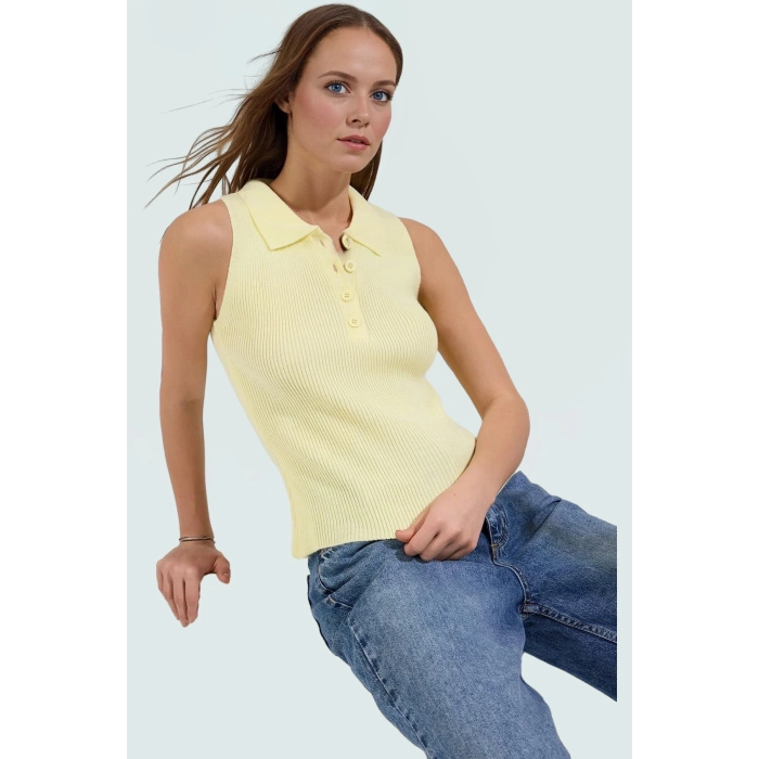 Regular Fit Akrilik Triko Bluz Polo Yaka Kolsuz Rahat Ve Şık Görünüm