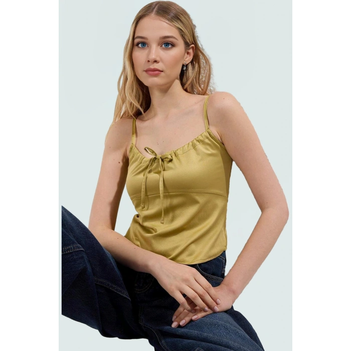 Regular Kalıp Saten Bluz Kolsuz İnce Askılı Rahat Günlük Kaliteli İşçilik Modern Stil