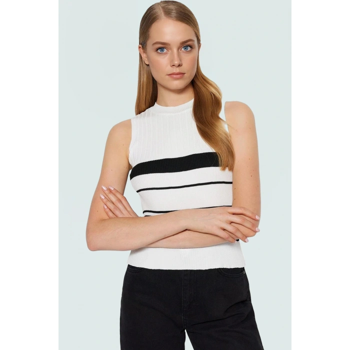 Renk Bloklu Kolsuz Triko Bluz Rahat Kalıp Polyester Yazlık Modern Stil Şık Görünüm Uzun Ömürlü