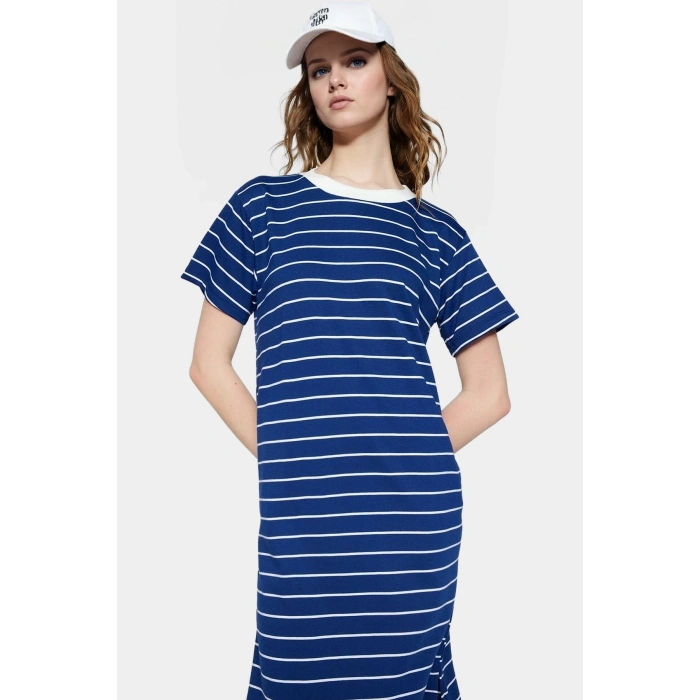 Şık Çizgili Maxi Örme Elbise Rahat Kalıp Kısa Kollu Yazlık Ve Modern Stil Zarifane Tasarım