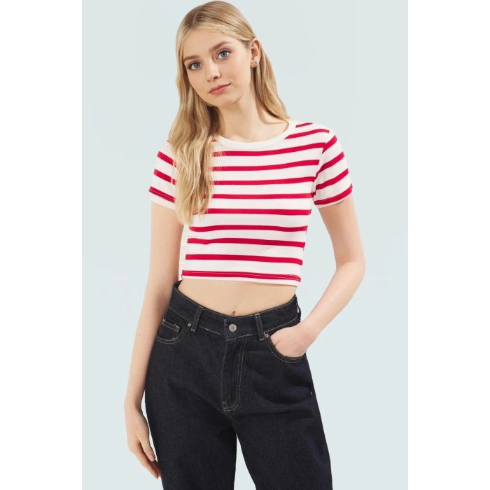 Şık Çizgili Viskoz Crop Bluz Yazlık Rahat Fitted Kalıp Uzun Ömürlü Seçkin Malzeme Trend Tasarım