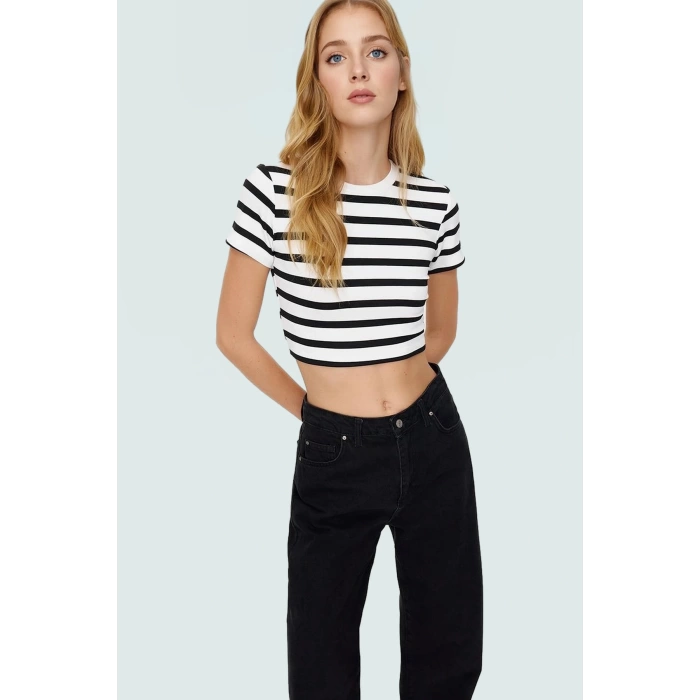 Şık Çizgili Viskoz Crop Bluz Yazlık Rahat Fitted Kalıp Uzun Ömürlü Seçkin Malzeme Trend Tasarım