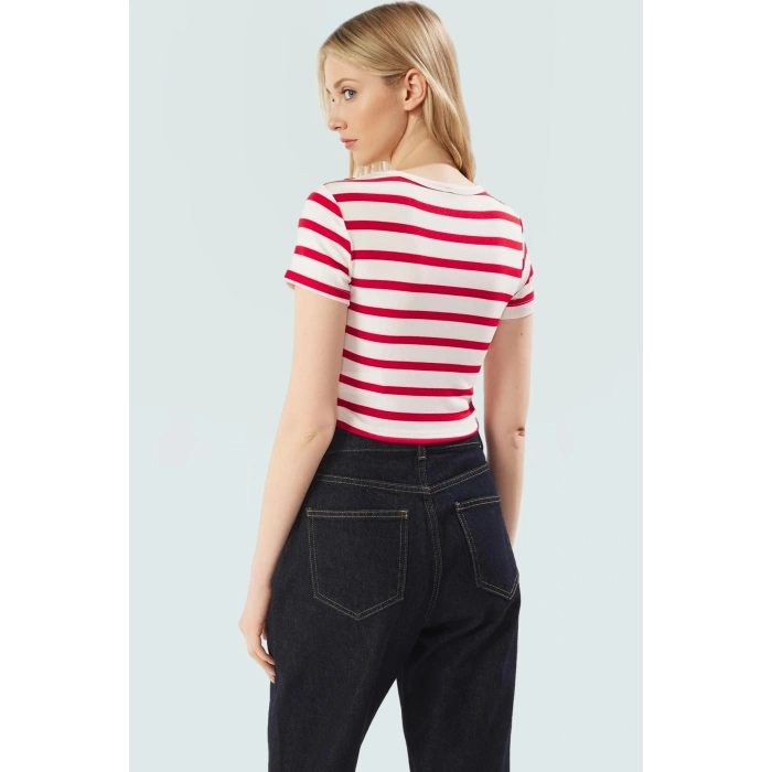 Şık Çizgili Viskoz Crop Bluz Yazlık Rahat Fitted Kalıp Uzun Ömürlü Seçkin Malzeme Trend Tasarım