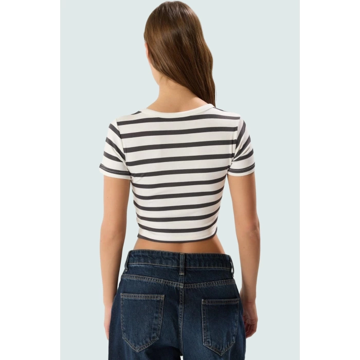 Şık Çizgili Viskoz Crop Bluz Yazlık Rahat Fitted Kalıp Uzun Ömürlü Seçkin Malzeme Trend Tasarım