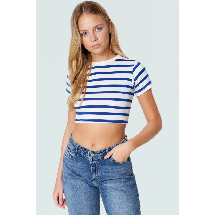 Şık Çizgili Viskoz Crop Bluz Yazlık Rahat Fitted Kalıp Uzun Ömürlü Seçkin Malzeme Trend Tasarım