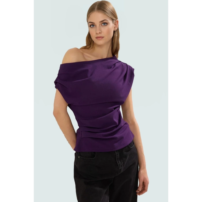 Şık Dökümlü Örme Bluz Asimetrik Yaka Kısa Kol Regular Kalıp Özel Tasarım Modern Stil