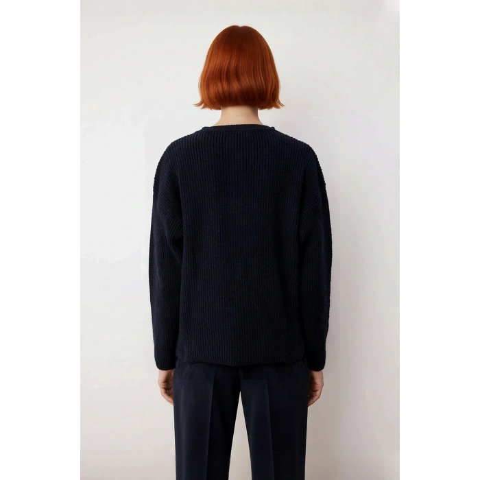 Şık Kadın Düğmeli Bisiklet Yaka Oversize Kalıp Triko Kazak Günlük Kombinleriniz İçin Konforlu Seçim