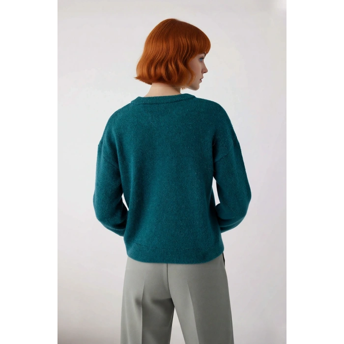 Şık Kadın Triko Kazak Regular Kalıp Düşük Kol Bisiklet Yaka Tasarım Soğuk Havalar İçin Mükemmel