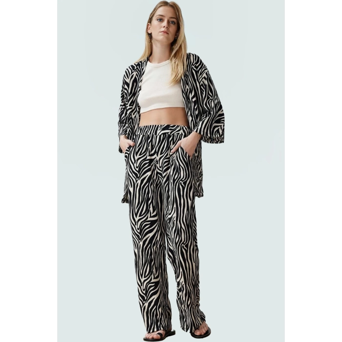 Şık Leopar Desenli Kimono Takım Nefes Alan Polyester Kumaş Görünüm Profesyonel