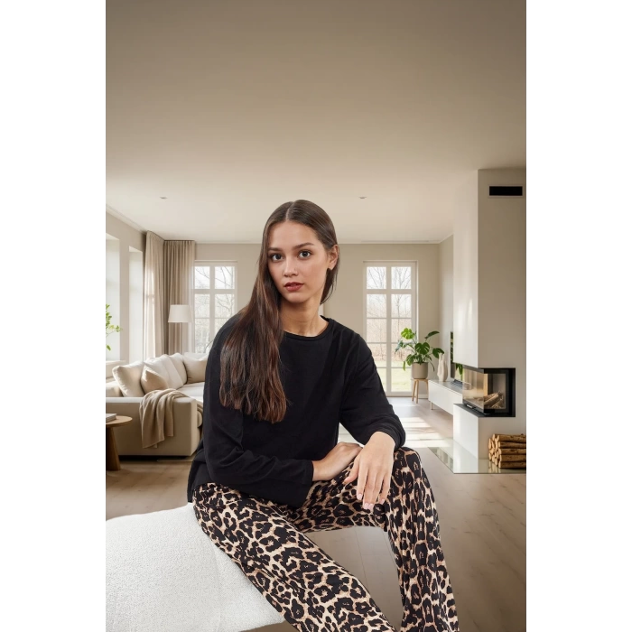 Şık Leopar Desenli Pamuklu Pijama Takımı Kış Mevsimi İçin Mükemmel Uyum Rahat Ve