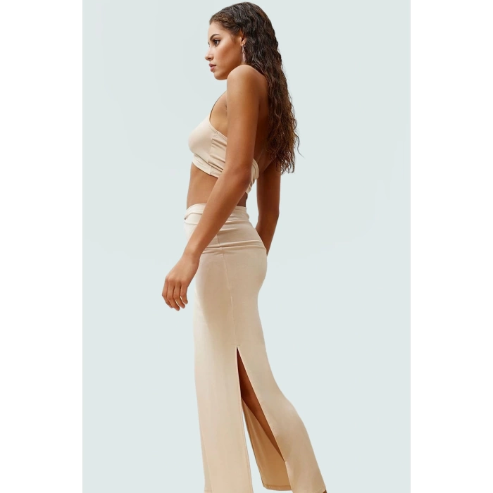 Şık V Yaka Fitted Örme Bluz Etek Plaj Takımı Görünüm Modern Stil Premium Kalite