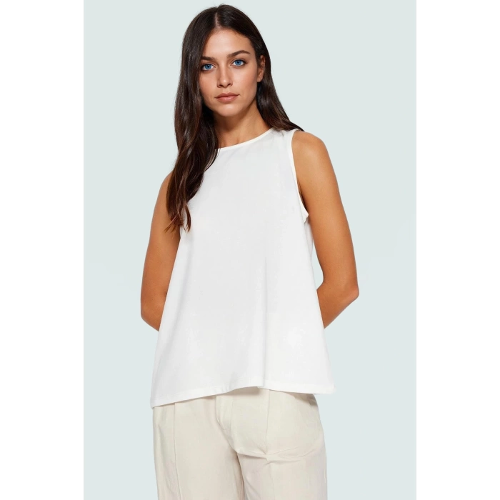 Şık ve Rahat Kolsuz Bluz Polyester Krep Örme Regular Kalıp Premium Kalite Profesyonel Görünüm