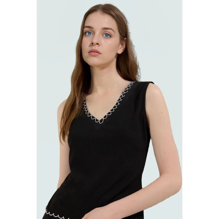 Şık ve Rahat Örme Bluz V Yaka Fitted Nakış Detayları Yazlık Dayanıklı Malzeme