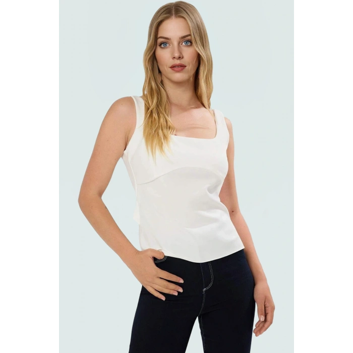 Sırt Fiyonklu Bluz Fitted Kalıp %88 Polyester Yazlık Casual Şık Görünüm Trend Tasarım