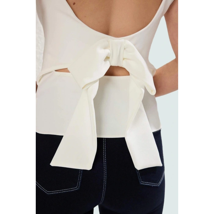 Sırt Fiyonklu Bluz Fitted Kalıp %88 Polyester Yazlık Casual Şık Görünüm Trend Tasarım