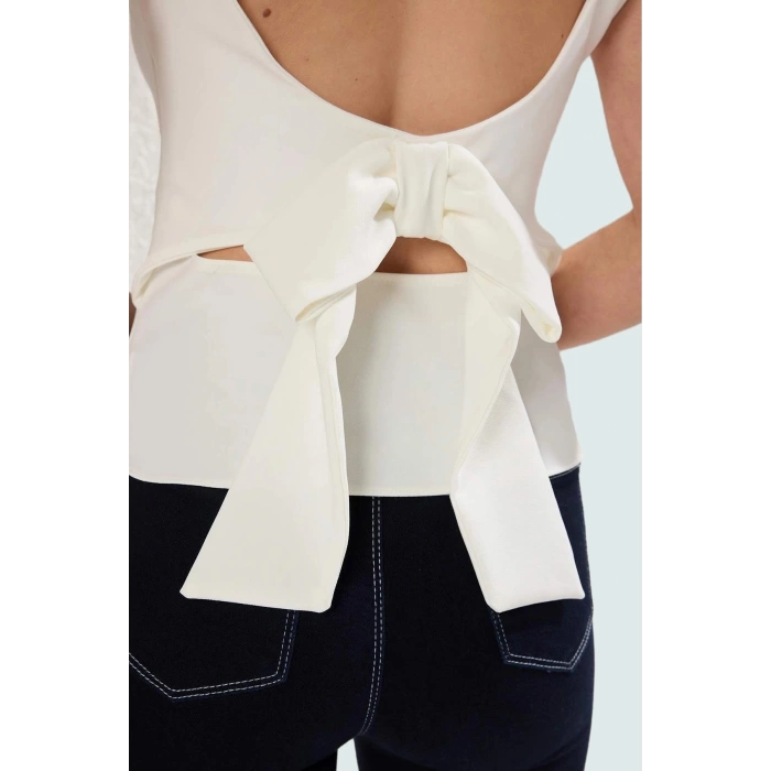 Sırt Fiyonklu Bluz Fitted Kalıp %88 Polyester Yazlık Casual Şık Görünüm Trend Tasarım
