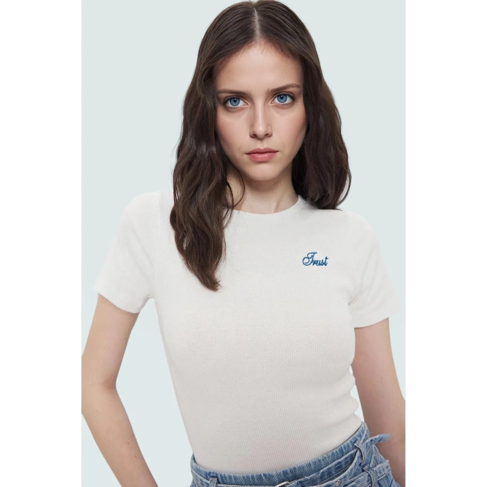 Slogan Nakışlı Bluz %70 Polyester %29 Pamuk Yazlık Kısa Kol Rahat Ve Şık Kaliteli İşçilik