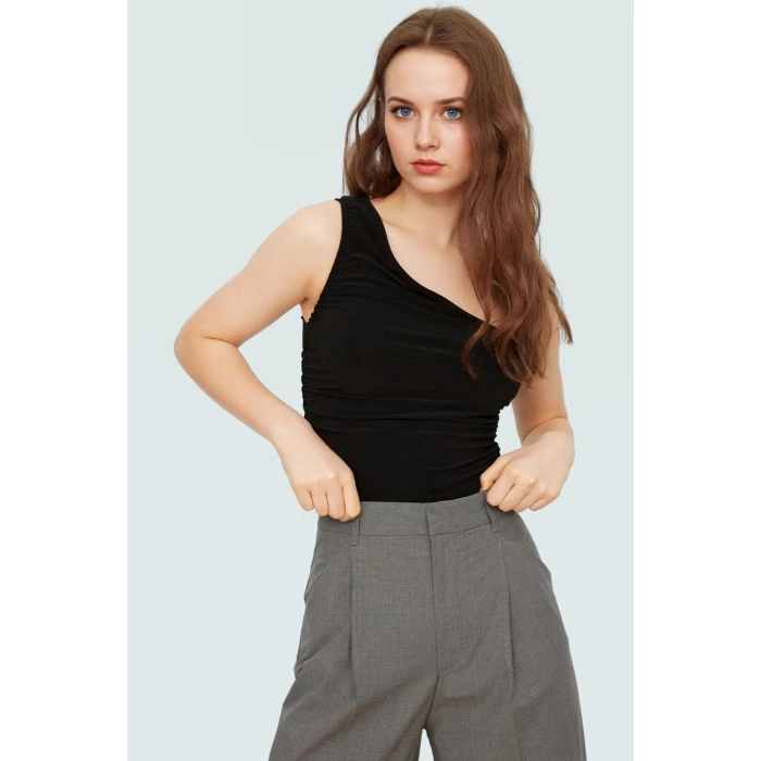 Tek Omuz Kolsuz Örme Bluz Fitted Vücut Mükemmel Uyum Zarifane Tasarım Şık Görünüm