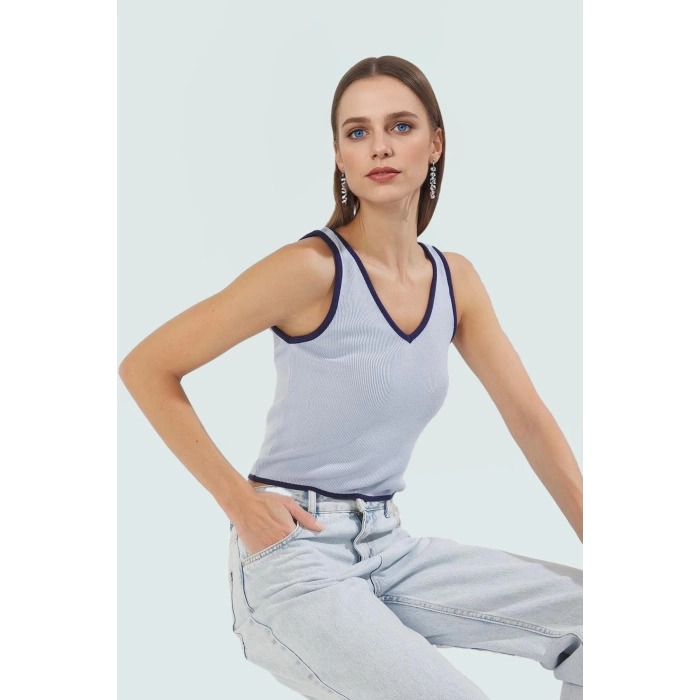Triko Bluz V Yaka Kolsuz Crop Basic Siluet Rahat Kullanım Şık Görünüm Premium Kalite
