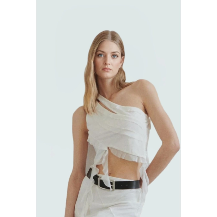Tül Detaylı Örme Bluz Asimetrik Yaka Crop Kesim Yazlık Konforlu