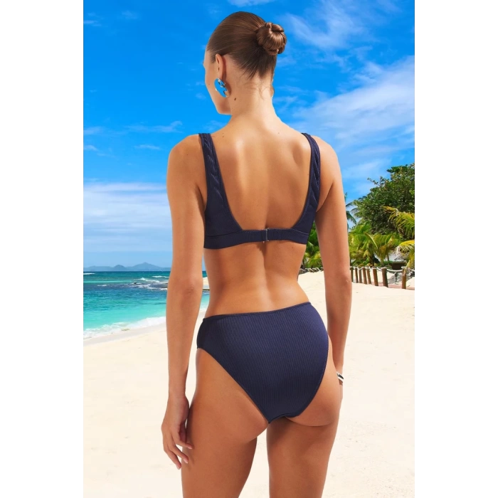 Üçgen Bikini Takımı Şık Detaylı Yüksek Konfor UV Korumalı Ergonomik Kesim Esnek Kumaş