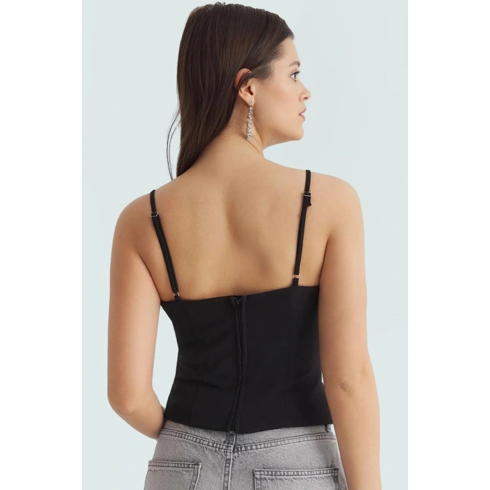 V Yaka İnce Askılı Bluz Regular Kesim Polyester Elastan Kumaş Zarifane Tasarım Rahat Ve Şık