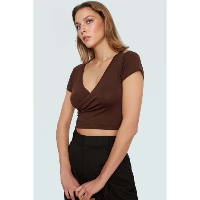 Viskon Süprem Fitted V Yaka Kısa Kollu Crop Bluz Seçkin Malzeme Rahat Kullanım