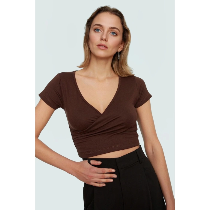 Viskon Süprem Fitted V Yaka Kısa Kollu Crop Bluz Seçkin Malzeme Rahat Kullanım