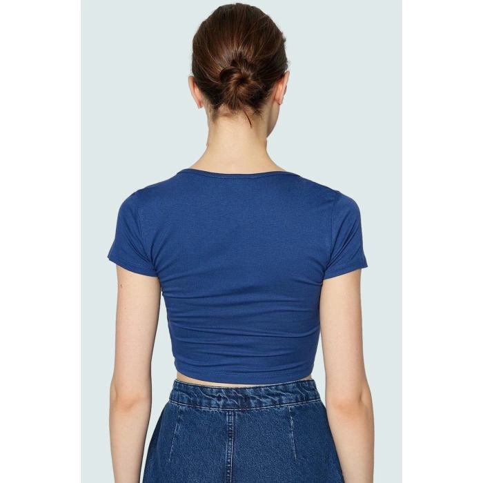 Viskon Süprem Fitted V Yaka Kısa Kollu Crop Bluz Seçkin Malzeme Rahat Kullanım