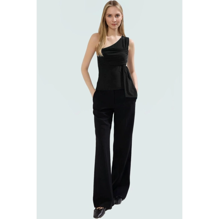 Vücuda Oturan Bluz Regular Boy Asimetrik Yaka Polyester Elastan Kumaş Kaliteli İşçilik