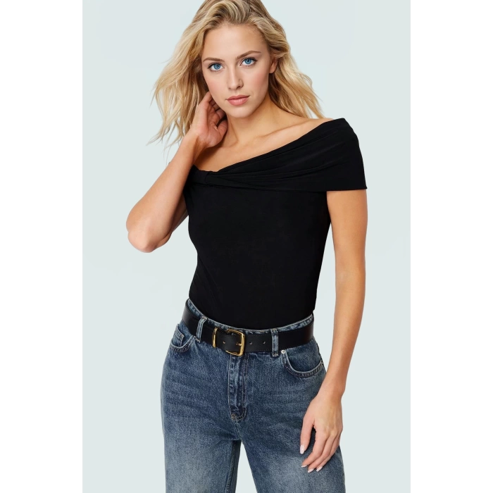 Vücuda Oturan Kısa Kollu Bluz Polyester Karışımlı Yazlık Konforlu Kesim