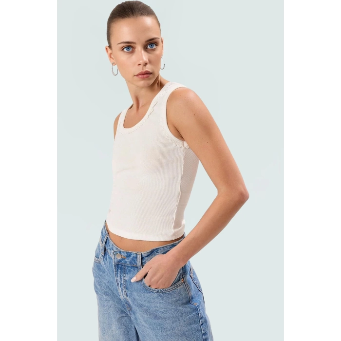 Vücuda Oturan Kolsuz Rejenere Kaşkorse Bluz Havuz Yaka Casual Tarz Özel Tasarım