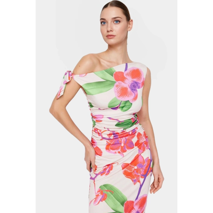 Vücuda Oturan Maxi Elbise Tek Omuz Asimetrik Yaka Polyester Kumaş Rahat Kullanım