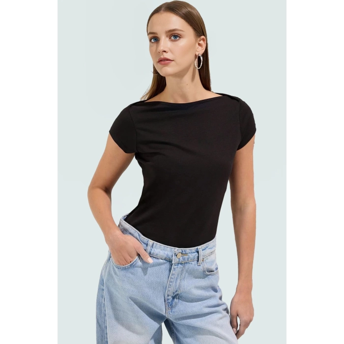 Yazlık Bluz Fitted Kayık Yaka Pamuklu Rahat Trend Tasarım Konforlu Kesim Uzun Ömürlü
