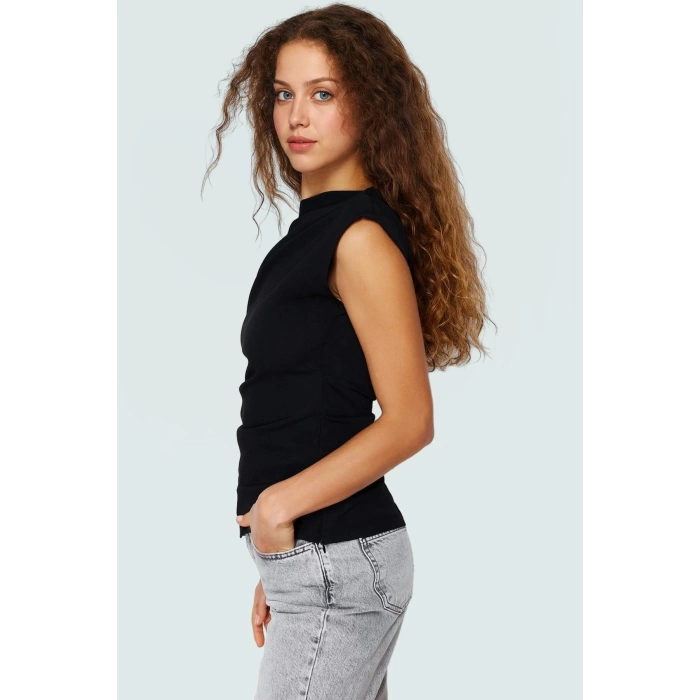 Yazlık Bluz Şık Kayık Yaka Tek Kol Krep Dokuma Görünüm Modern Stil