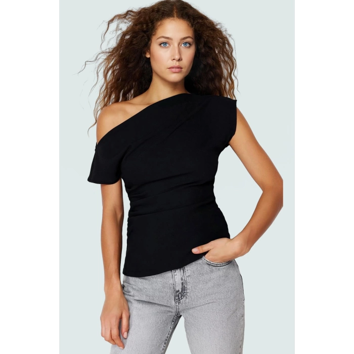 Yazlık Bluz Şık Kayık Yaka Tek Kol Krep Dokuma Görünüm Modern Stil