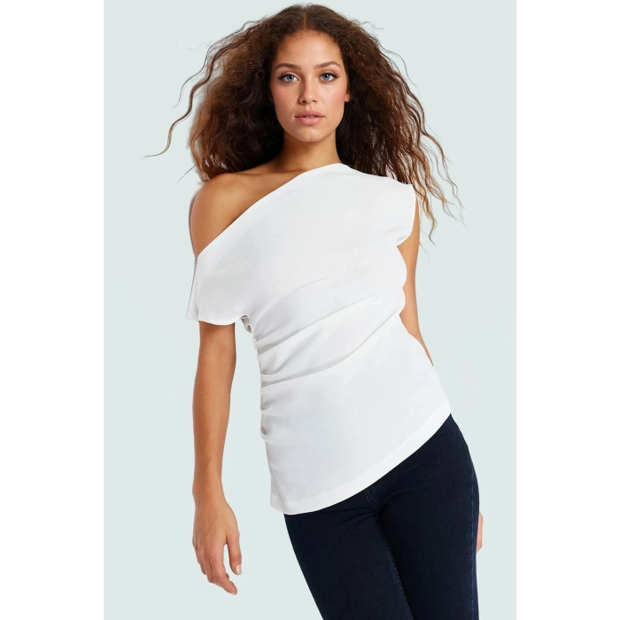 Yazlık Bluz Şık Kayık Yaka Tek Kol Krep Dokuma Görünüm Modern Stil