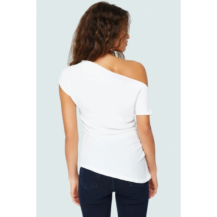 Yazlık Bluz Şık Kayık Yaka Tek Kol Krep Dokuma Görünüm Modern Stil