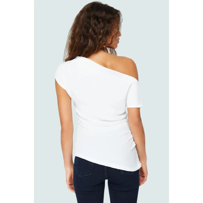 Yazlık Bluz Şık Kayık Yaka Tek Kol Krep Dokuma Görünüm Modern Stil