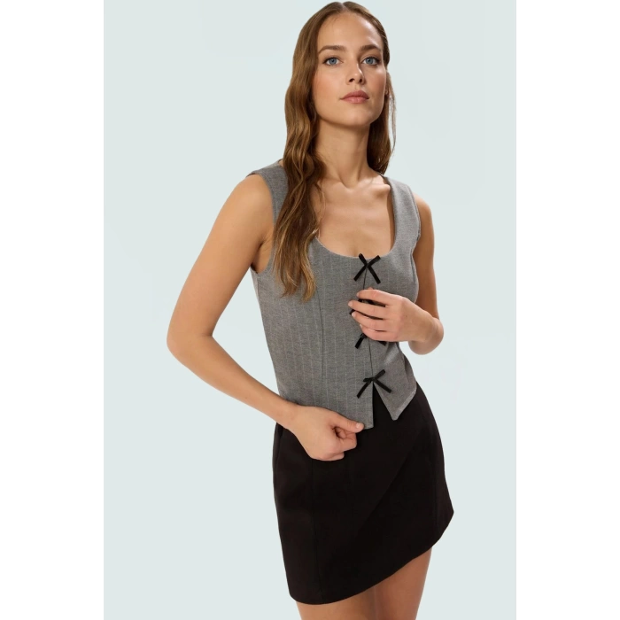 Yazlık Casual Örme Bluz Havuz Yaka Fitted Kalıp Kurdele Detay Premium Kalite Mükemmel Uyum
