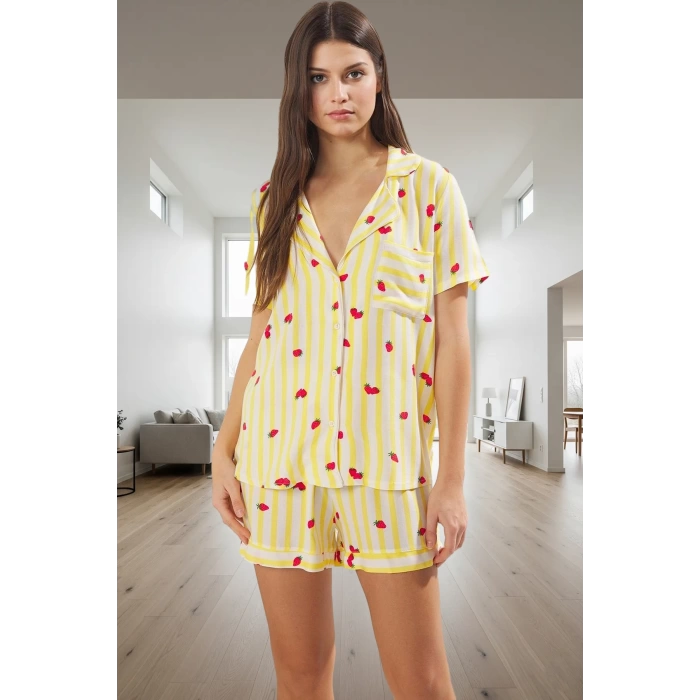 Yazlık Çizgili Çilekli Viskon Pijama Takımı Rahat Kalıp Özel Tasarım Kullanım Modern Stil