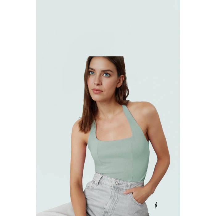 Yazlık Crop Bluz Halter Yaka Scuba Krep Kumaş Fitted Kalıp Trend Tasarım Özenle Seçilmiş