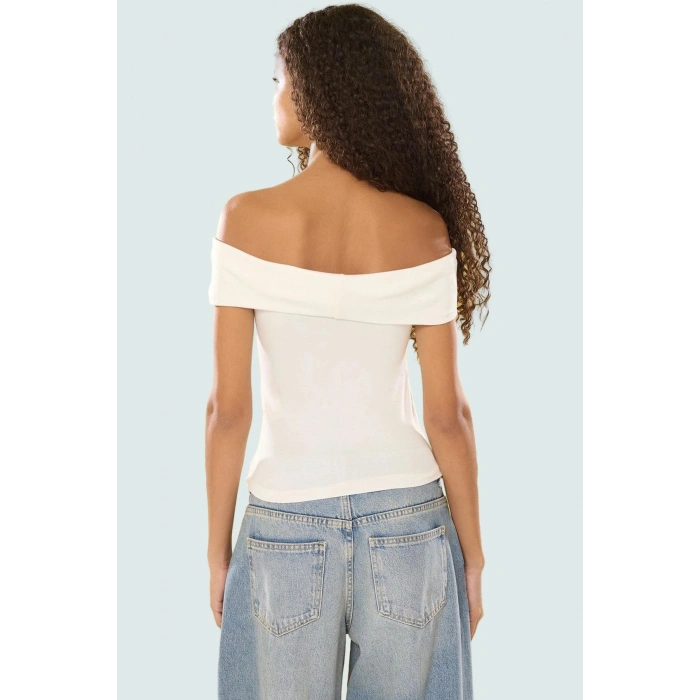 Yazlık Crop Bluz Renk Carmen Yaka Fitted Viskon Ribana Kumaş Modern Stil Rahat Kullanım